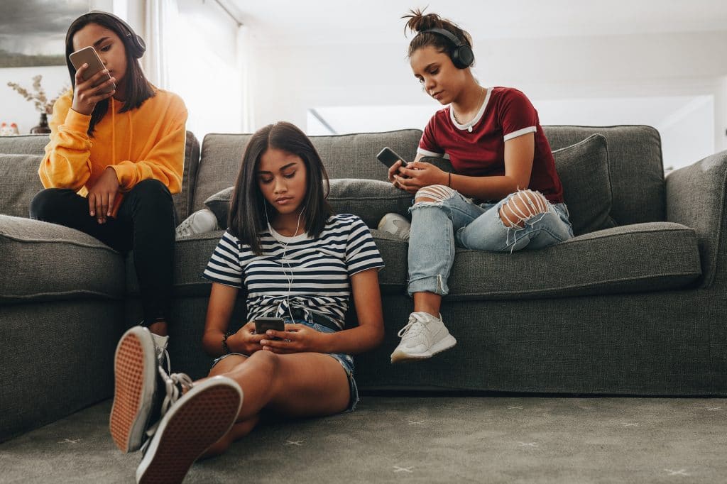 teens distracted by screens